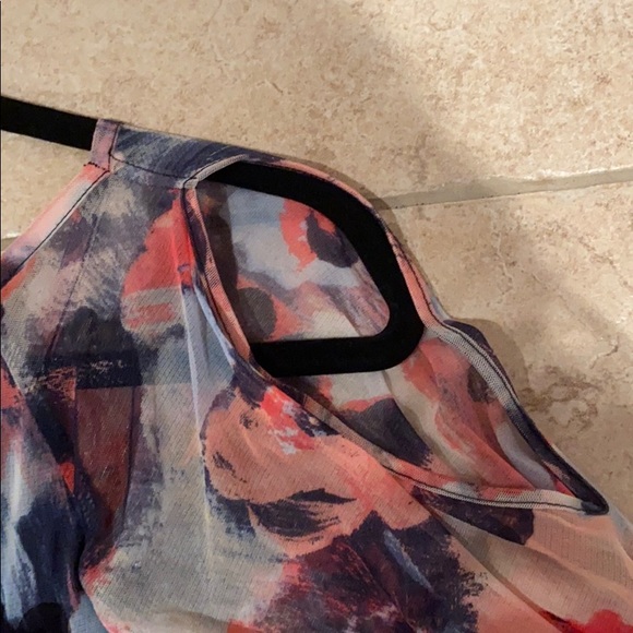 Women’s Floral Blouse - Picture 3 of 6